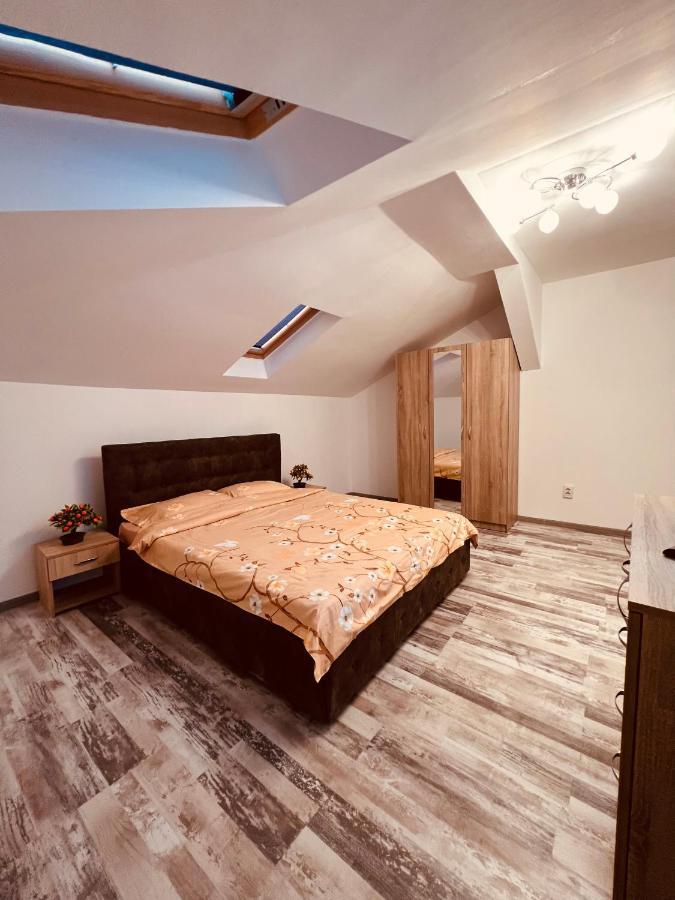 Apartamento Zizi'S House Garii Braşov Exterior foto