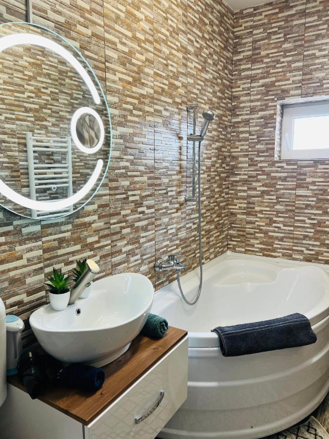 Apartamento Zizi'S House Garii Braşov Exterior foto